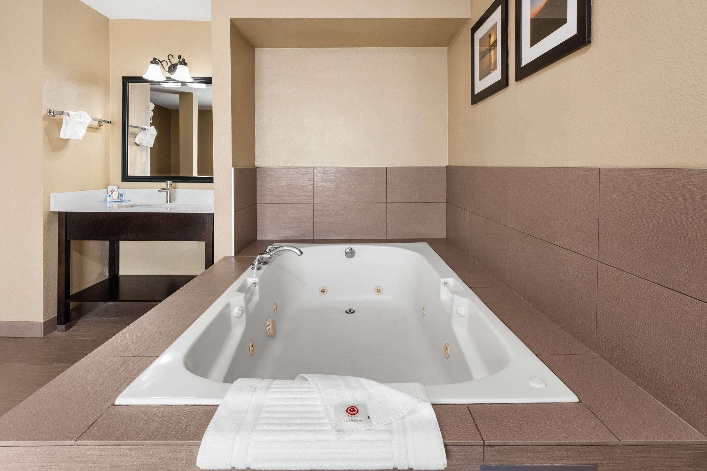Comfort & Downtown Center Hotel