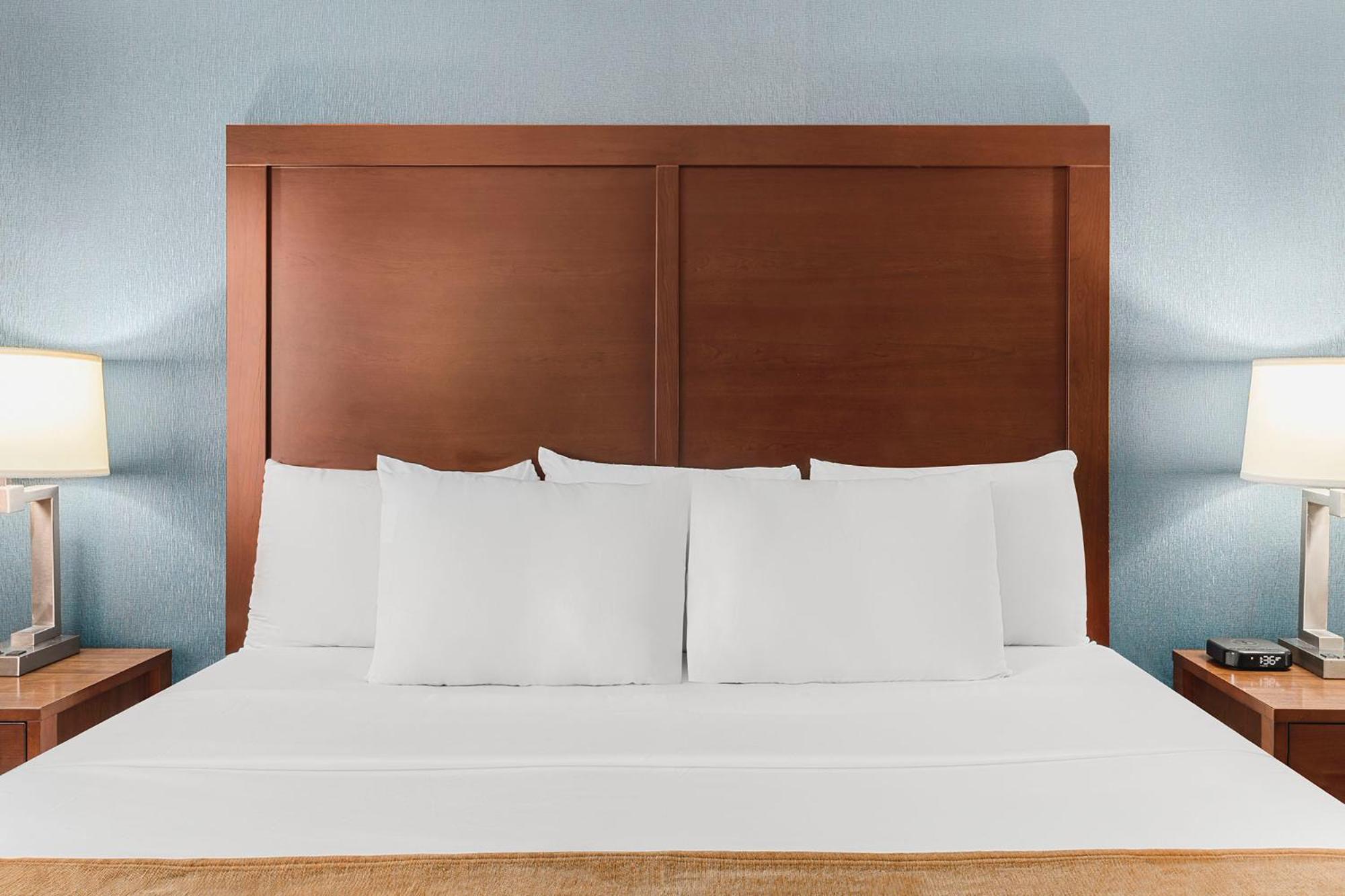 Hotel Comfort & Downtown Center 3*