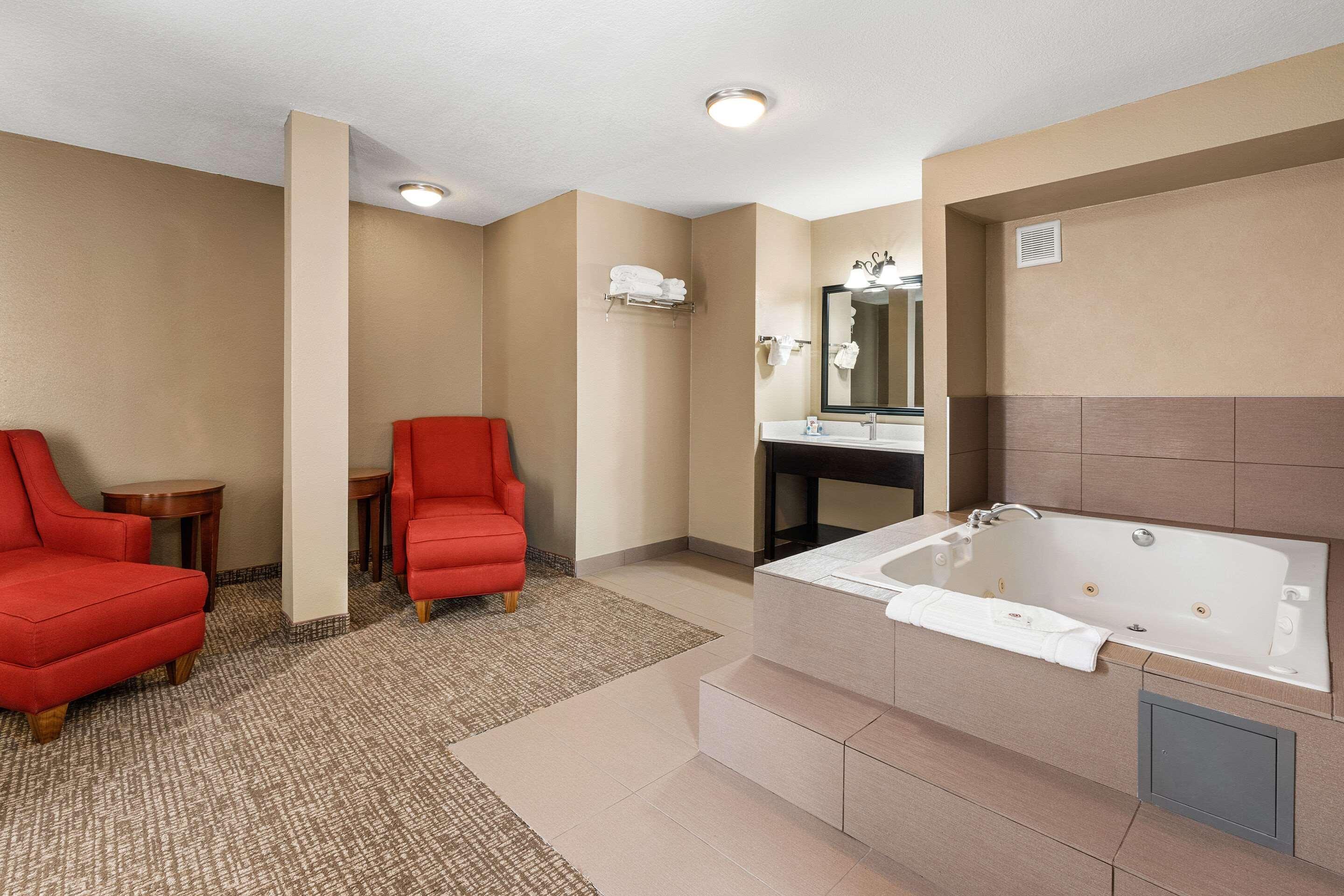 Comfort & Downtown Center Hotel