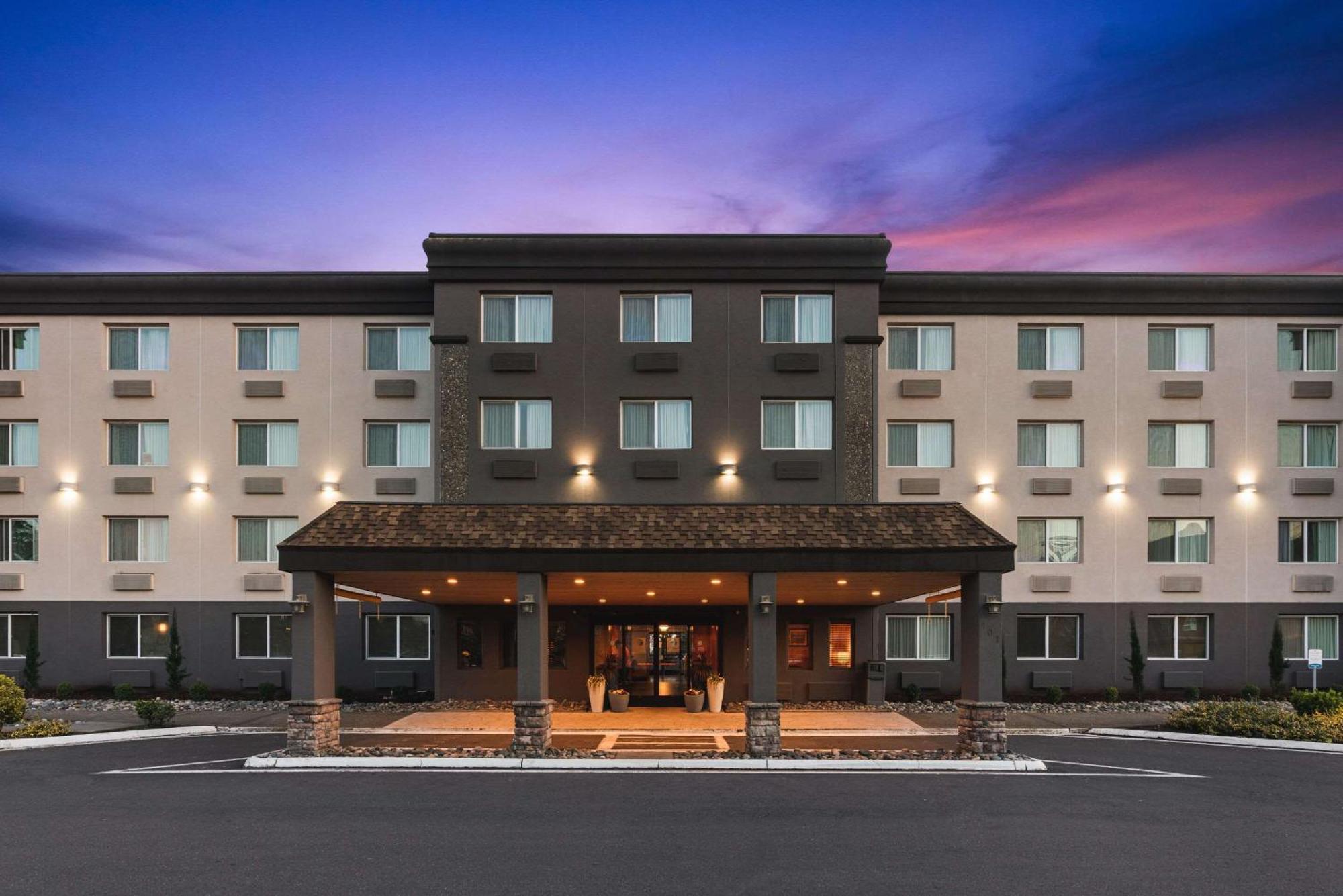 Hotel Comfort & Downtown Center 3*